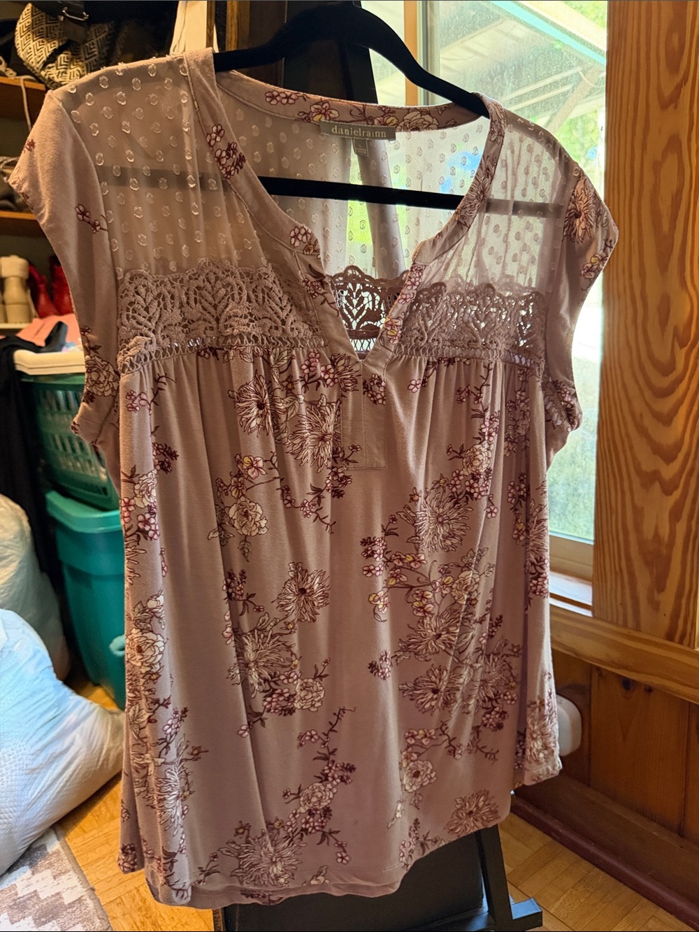 Daniel Rainn Dusty Mauve Floral Lace Yoke Cap Sleeve Tunic